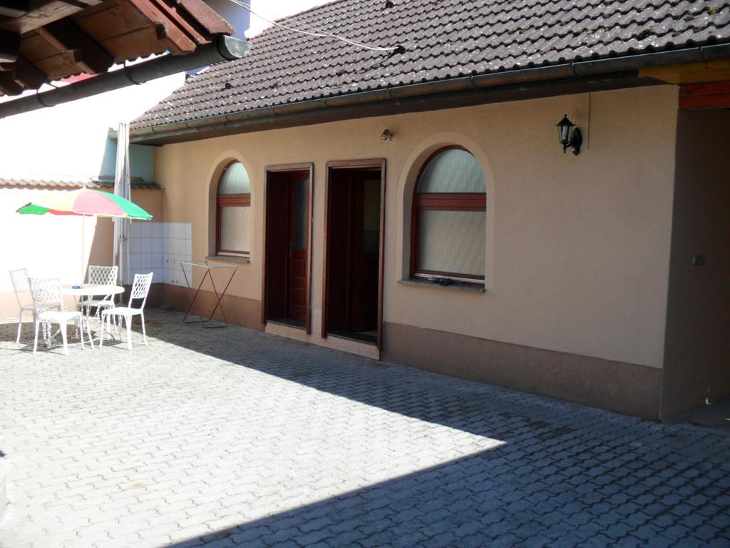 Oazis Apartman Harkány Екстериор снимка
