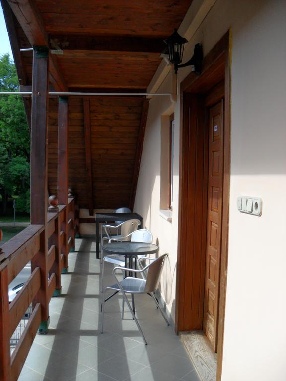 Oazis Apartman Harkány Екстериор снимка